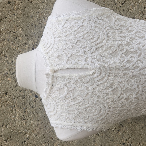 DECJUBA white lace top - Picture 11 of 14